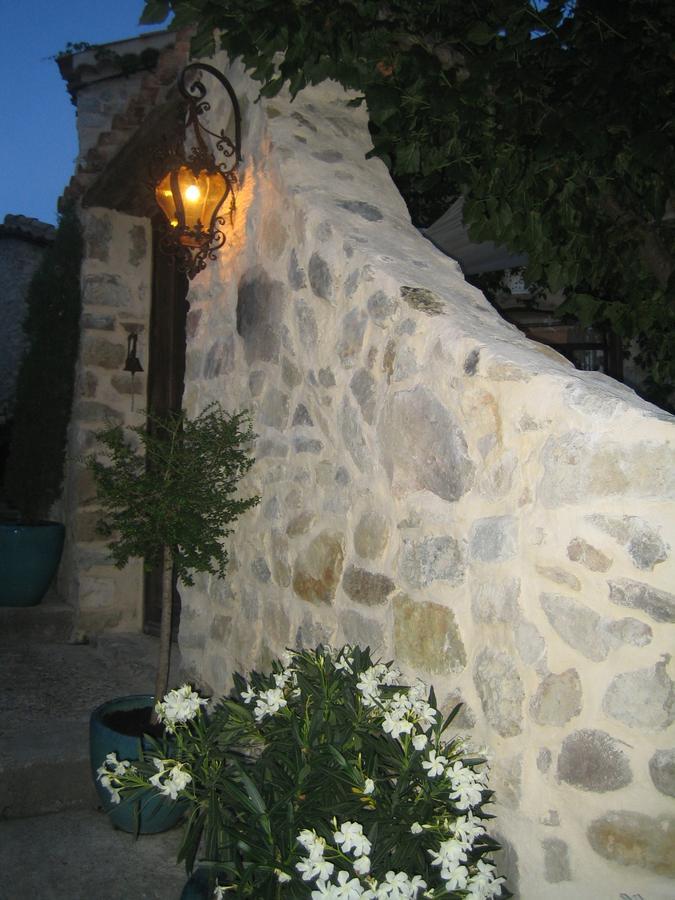 Les Vieux Murs Montfort  エクステリア 写真